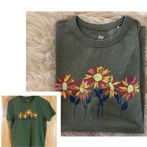 🌼 Olive Green Sunflowers Print Basic Crew Tee Top